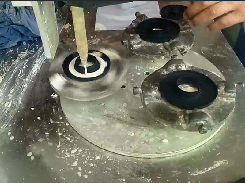 濾清器三轉(zhuǎn)盤打膠灌膠機視頻