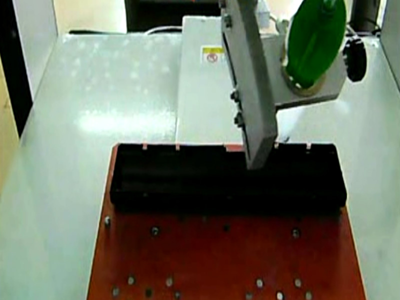 外殼桌面式旋轉點膠機視頻